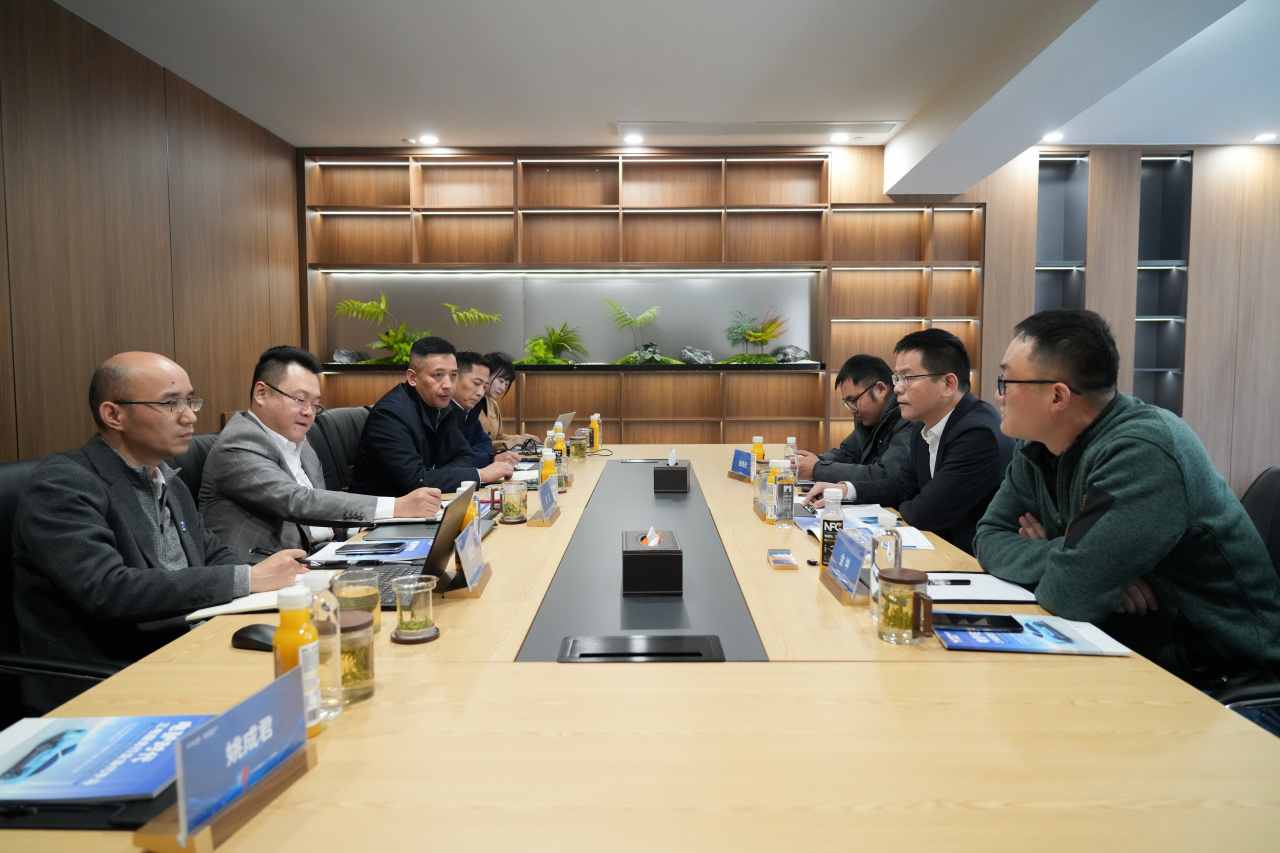 北汽国际电驴时代战略合作签约仪式现场合影  新能源汽车海外售后维修合作会谈 北汽&times;电驴时代  中国车企出海维修体系共建 高层会晤照片