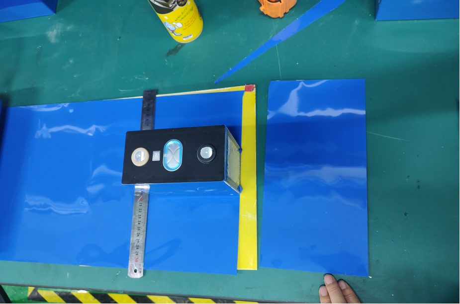 电芯覆盖绝缘蓝膜操作流程分享