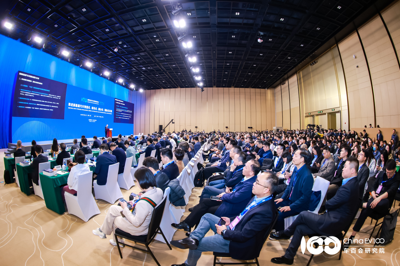 聚智行业峰会，共筑产业新程！电驴时代亮相智能电动汽车发展高层论坛